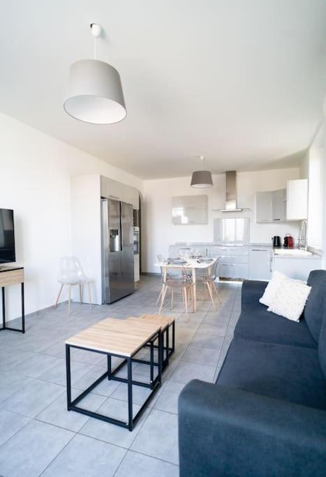 Appartement T4 Vue Mer Proche Gare Et Centre Ville Ajaccio  Exteriör bild
